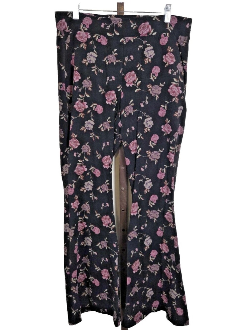 Torrid Womens 2X 18/20 Black Floral Flare Leggings Full Length Pockets Y2K Style